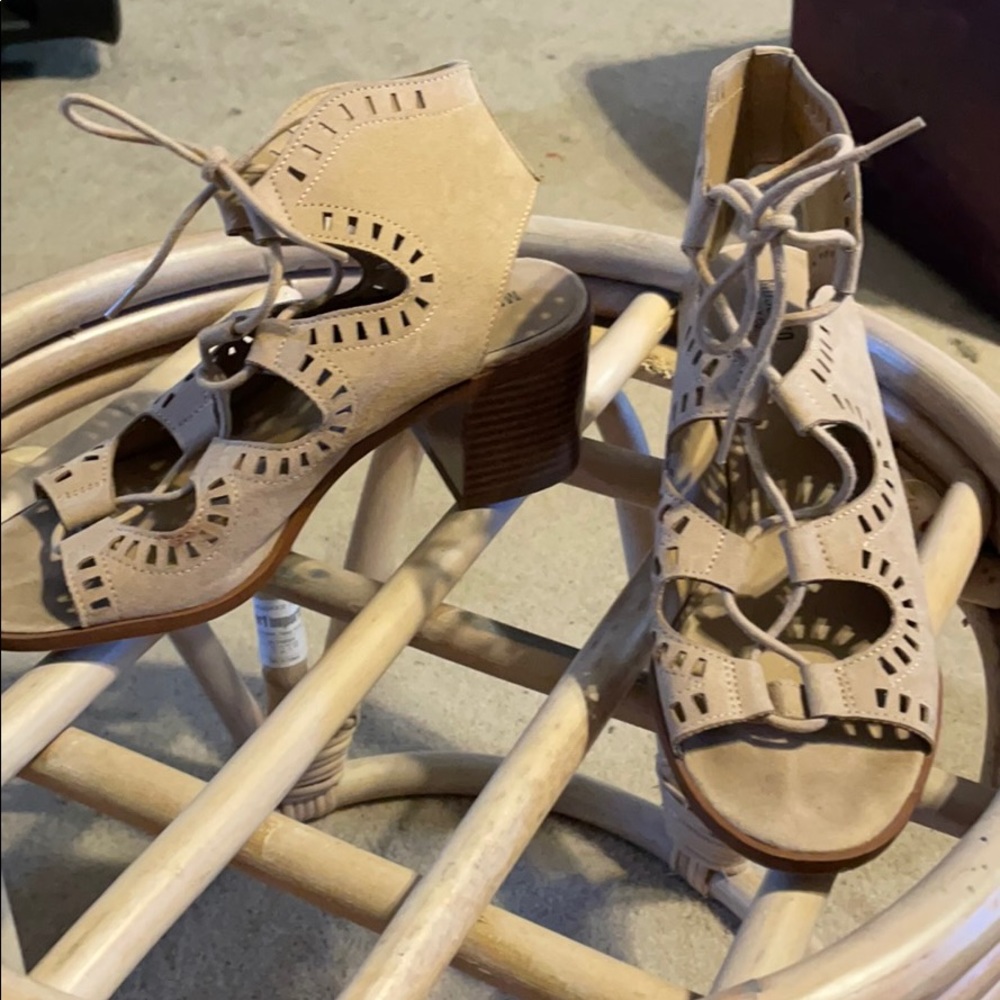 Spring heels - Picture 3 of 3